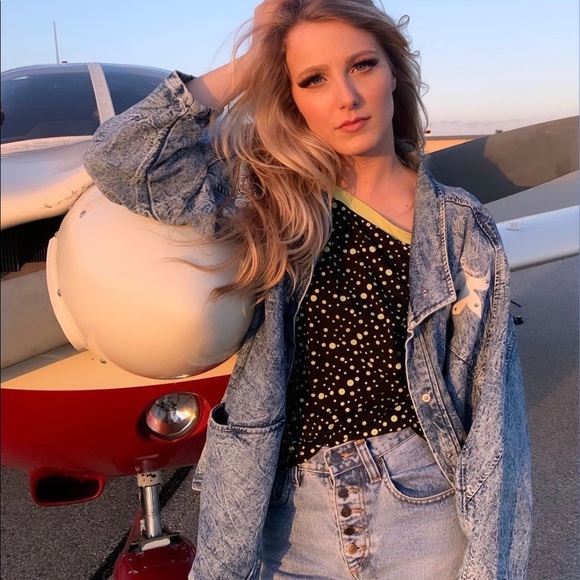 Meet your Posher, Ellie 🌈 - Picture 4 of 10